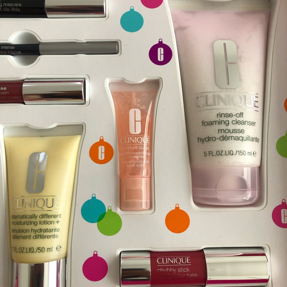 🎊Clinique Festive Favourites Set🎊 - Picture 3 of 7
